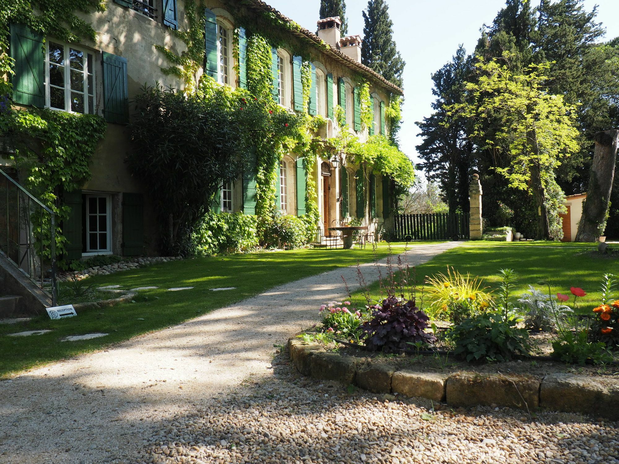 Les Gites Du Domaine De Rhodes Avignon Exterior photo